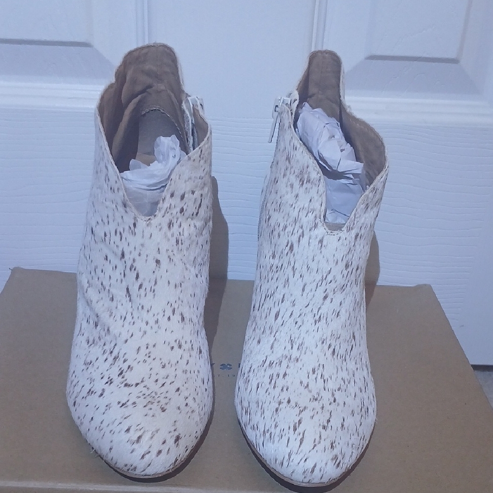 EUC Lucky Brand Cow Hair Fur Speckled Ankle Booties With Original Box- 8.5 - Picture 3 of 10